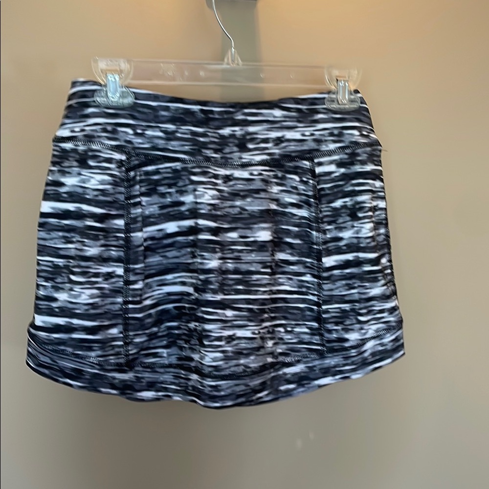 Tek Gear Black and White Patterned Skort (EUC)